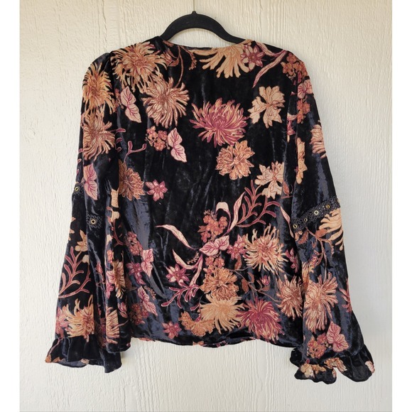 Women's Miss Me Top Burnout Velvet Size Bell Sleeves Fall Floral‎ Size Medium - Picture 2 of 9